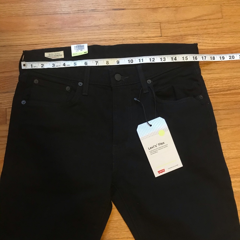 Men’s Levi’s Flex Super Skinny Taper fit, 33x32, true black, never worn, NWT.
